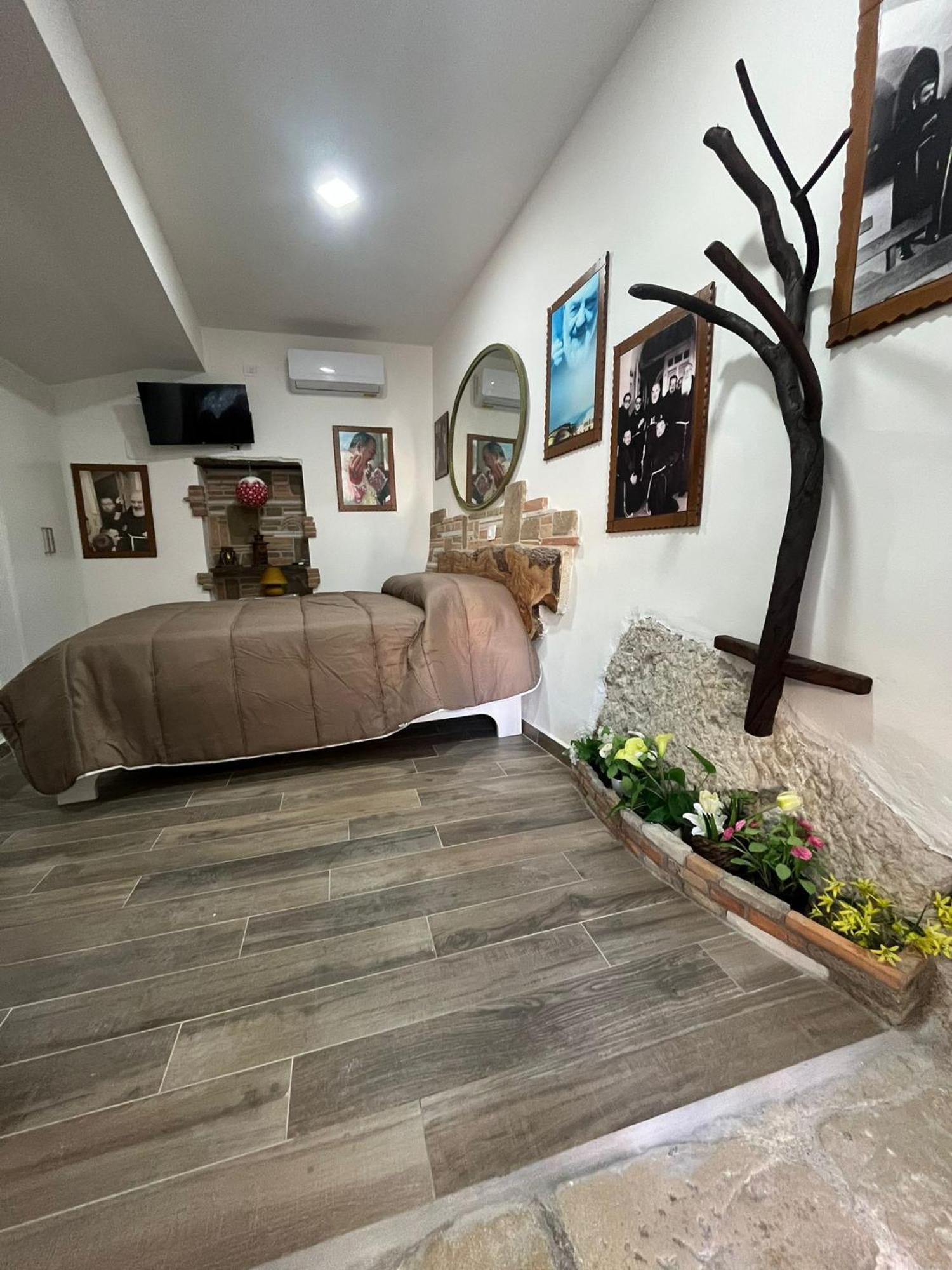 Dimora Forgione B&B - Pietrelcina Exterior foto